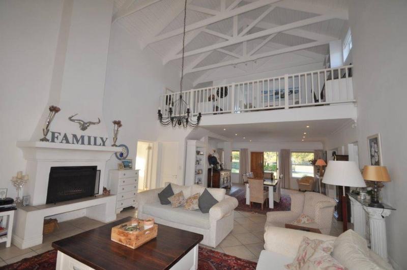 To Let 4 Bedroom Property for Rent in Keurbooms River Western Cape